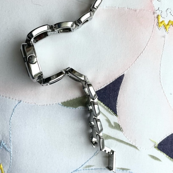 GUCCI
Stainless Steel Mother of Pearl 3 diamond 24mm G-Square Quartz Watch - Picture 8 of 10